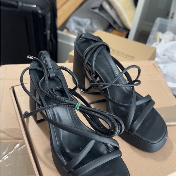 Boohoo Black Strappy Block Heels - Picture 1 of 2